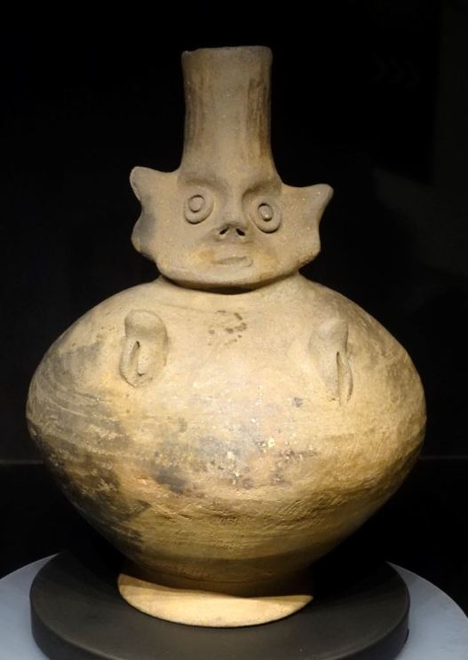 Botella de estilo epigonal (ss.VII a XI d.C.), Museo del sitio de Pachacamac.